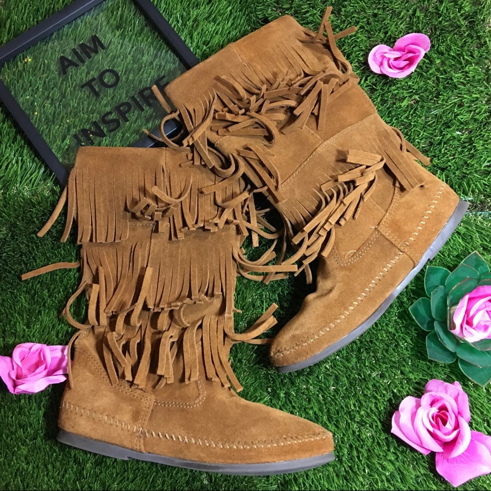 MINNETONKA 3 Layer Fringe Boot - Picture 2 of 8